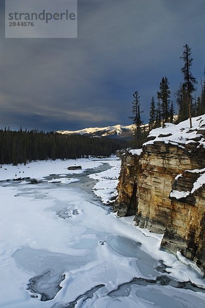 Athabasca River bei Athabasca Falls,  Jasper-Nationalpark in Alberta,  Kanada