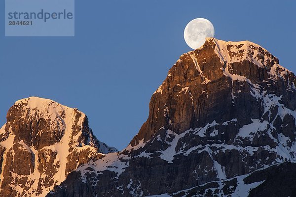 Mond über Mount Chephren,  Banff-Nationalpark,  Alberta,  Kanada