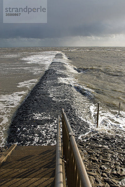 Wellenbrecher an der Nordsee in Eckwarderhörne,  Deutschland