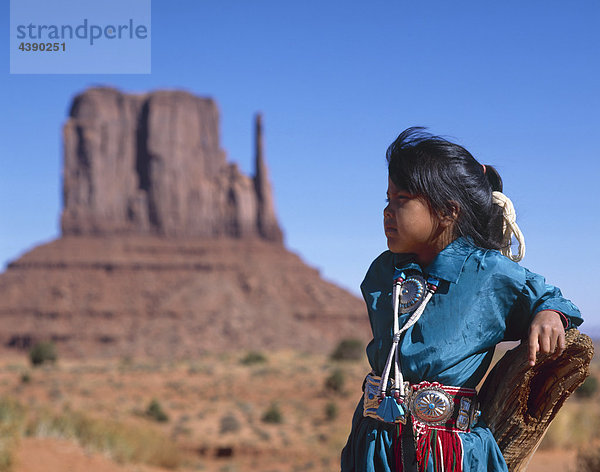 Navaho-Indianer,  Indianer,  Mädchen,  jung,  traditionell,  Kostüm,  Sir,  Monument Valley,  USA,  Utah,  Stamm,  Reservat,  Eingeboren,  In