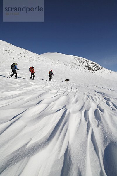 Drei Personen Skilanglauf