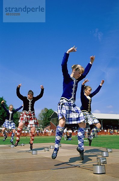 Kinder,  Tanz,  tanzen,  Europa,  Europäische,  Mädchen,  Highland,  Holiday,  Kilts,  Landmark,  Menschen,  Plaid,  Schottland,  Vereinigtes Königreich