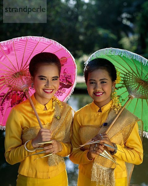 Asia,  Asian,  Kostüm,  Urlaub,  Landmark,  im Freien,  Sonnenschirme,  Menschen,  Thailand,  Tourismus,  Reisen,  Schirme,  Urlaub,  Frauen,  Worl