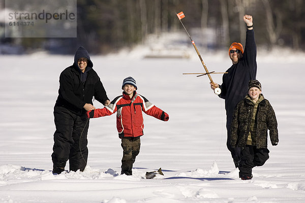 Mensch , Menschen , See , Eis , angeln , Maine
