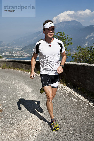 Freizeitsport , Berg , Mann , Sport , gehen , folgen , Gesundheit , rennen , joggen , Gardasee , Italien , Entspannung