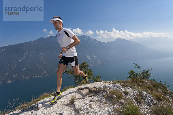 Freizeitsport , Berg , Mann , Sport , gehen , folgen , Gesundheit , rennen , joggen , Gardasee , Italien , Entspannung
