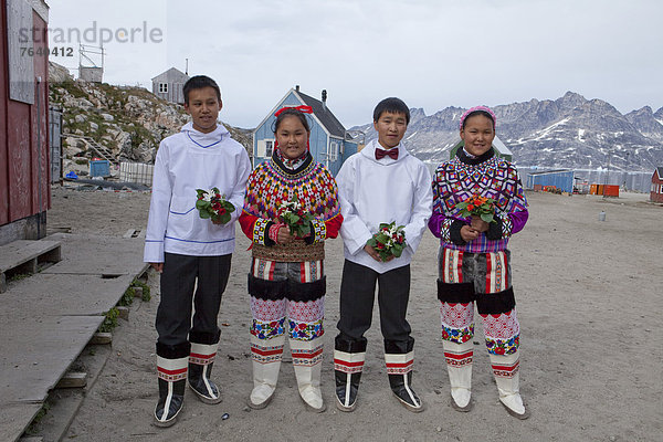 Jugendlicher , Tradition , Junge - Person , Kirche , Religion , Mädchen , Sermiligaaq , Grönland , Konfirmation , Folklore