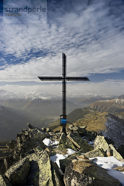 Gipfelkreuz am Bettmerhorn,  hinten das Rhonetal und die Walliser Alpen,  Bettmeralp,  Wallis,  Schweiz,  Europa