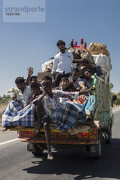 Fröhlichkeit , Transport , Gefahr , Lastkraftwagen , Asien , bevölkert , Spaß , Indien , überladen , Tamil Nadu