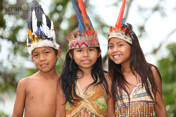 Kleidung , Tradition , Junge - Person , Indianer , Mädchen , lachen , Kolumbien , Südamerika