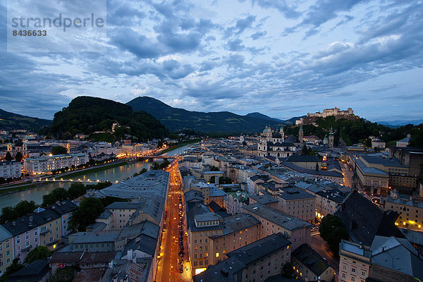 Panorama , Europa , Palast,  Schloß,  Schlösser , Abend , Nacht , Stadt , Großstadt , Festung , Altstadt , Österreich , Blaue Stunde , Salzburg