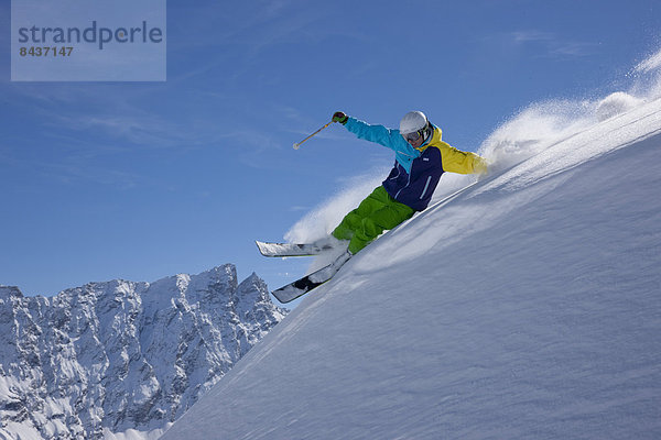 Freizeit, Wintersport, Winter, Mann, Sport, Abenteuer, schnitzen, Skisport, Ski, Kanton Graubünden, Tiefschnee, Pulverschnee