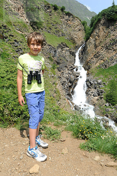 Landschaftlich schön,  landschaftlich reizvoll , Junge - Person , See , Natur , Alpen , Wasserfall , Fernglas , Schweiz