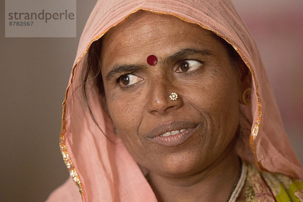 Portrait , Frau , Tradition , Kopftuch , Indien , indische Abstammung,  Inder , Asien
