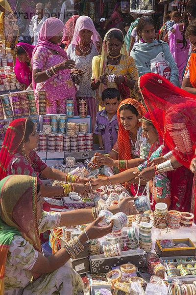 Frau , kaufen , Indien , indische Abstammung,  Inder , Asien , Jodhpur , Rajasthan