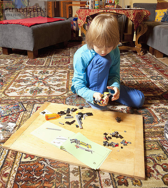 Zusammenhalt, Boden, Fußboden, Fußböden, Junge - Person, Spielzeug, zusammenbauen