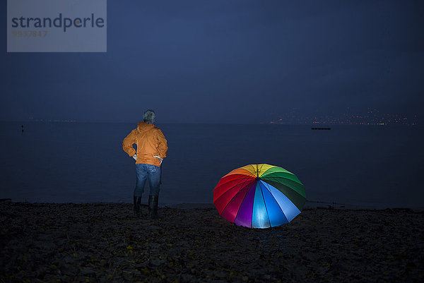 stehend, beleuchtet, Mann, Regenschirm, Schirm, Ufer, Schweiz