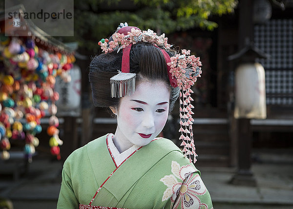 Tradition, Individualität, Reise, bunt, Schminke, Außenaufnahme, Tourismus, Kostüm - Faschingskostüm, Loyalität, Mädchen, Asien, Verkleidung, Geisha, Japan, japanisch, Kimono, Kyoto