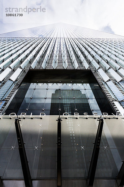 Niedriger Winkel eines Wolkenkratzers,  World Trade Centre,  New York,  USA