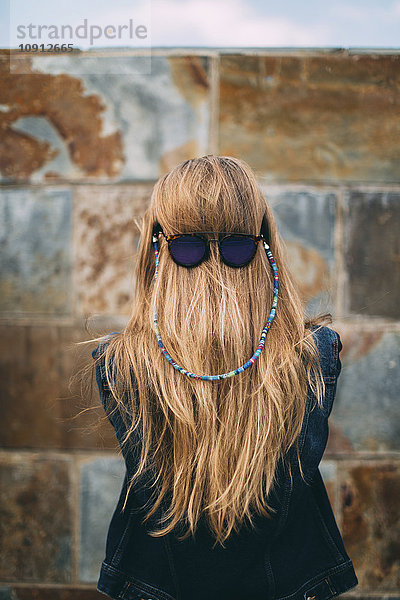 Sonnenbrille im Haar