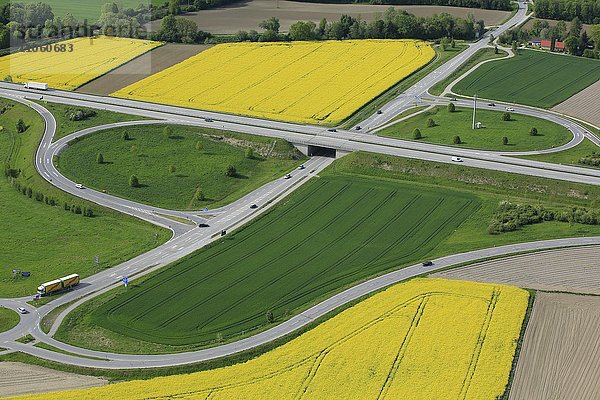 Luftbild,  Autobahnausfahrt in Agrarlandschaft,  Autobahn A 94 bei Mühldorf,  Oberbayern,  Bayern