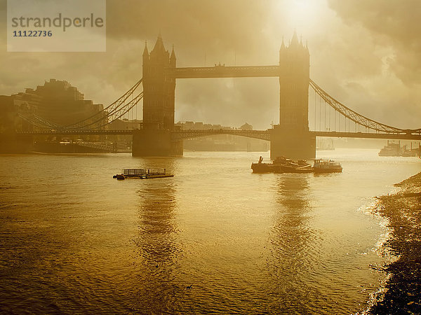 Silhouette der Tower Bridge,  London,  England
