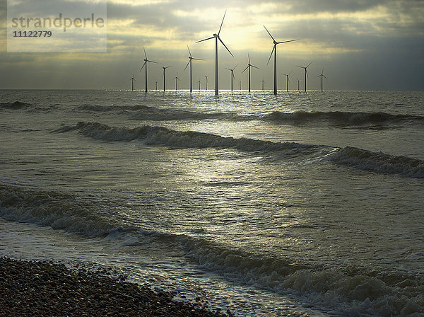 Windkraftanlagen im Meer,  Brighton,  Sussex,  England