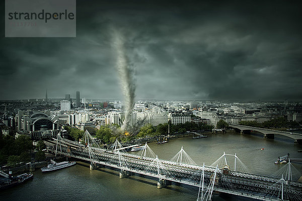 Tornado rollt über London,  Vereinigtes Königreich