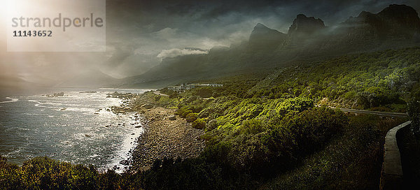 Die Sonne scheint über der ländlichen Küste,  Kapstadt,  Westkap,  Südafrika