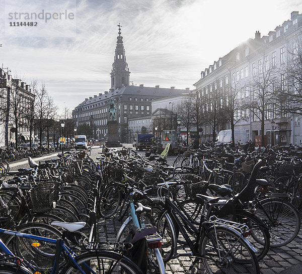 Fahrradparken auf einer Straße,  Kopenhagen,  Dänemark