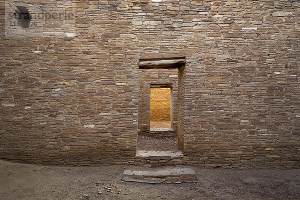 Türen und Steinmauern des Pueblo Bonito,  Chaco Canyon Historical Park,  New Mexico,  Vereinigte Staaten