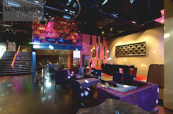 Lounge-Bereich im Nachtclub