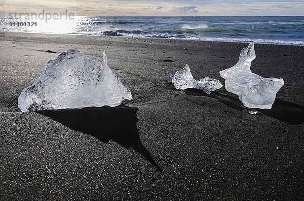 Eisblöcke an der Südküste Islands,  in der Nähe des Gletschersees Jökulsarlon.