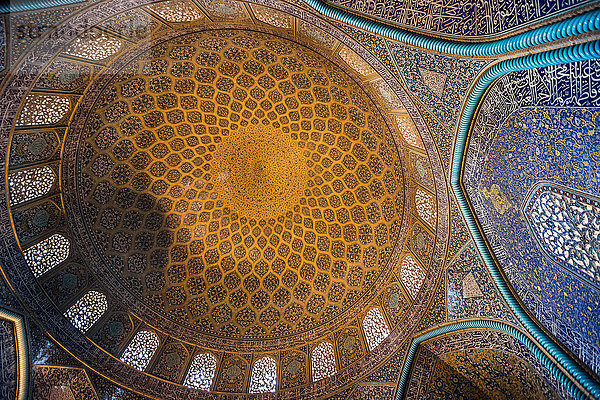 Iran,  Stadt Isfahan,  Naqsh-e Jahan-Platz,  Scheich-Lotfollah-Moschee,  innen