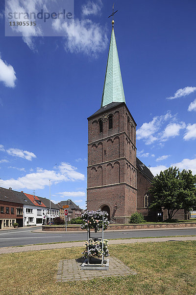 Pfarrkirche St. Georg in Geldern,  Kapellen,  Niederrhein,  Nordrhein-Westfalen
