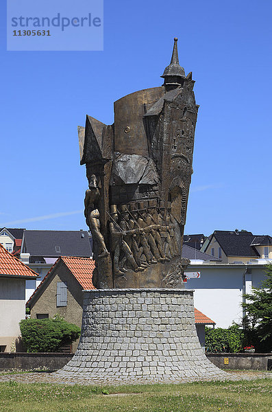 Bronzeskulptur auf Kreisel in Blomberg,  Weserbergland,  Nordrhein-Westfalen
