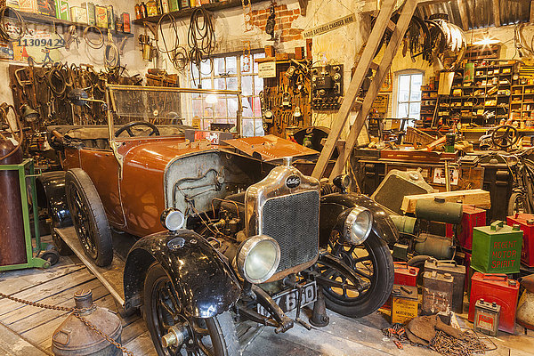 England,  Hampshire,  New Forest,  Beaulieu,  The National Motor Museum,  Ausstellung historischer Autowerkstätten