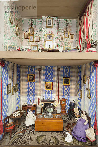 England,  London,  Bethnal Green,  V&A Museum of Childhood,  Viktorianisches Puppenhaus aus den 1840er Jahren