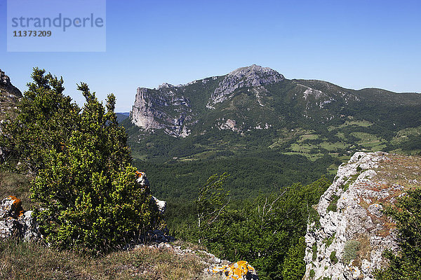 Frankreich,  Aude,  Bugarach,  Mount Bugarach vom Plateau von Malabrac aus gesehen