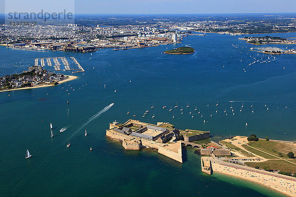 Frankreich,  Bretagne,  Morbihan. Lorient. Port Louis Citadel. Luftaufnahme.