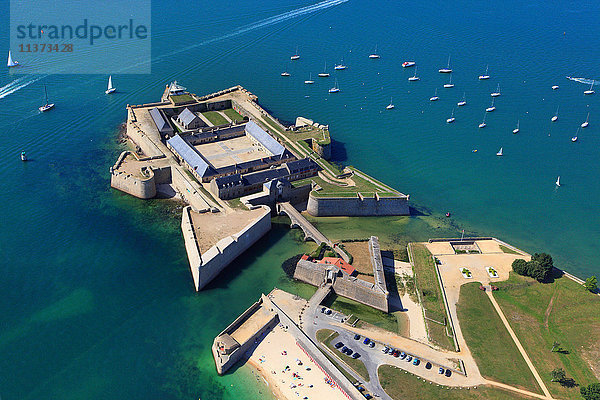 Frankreich,  Bretagne,  Morbihan. Lorient. Port Louis Citadel. Luftaufnahme.