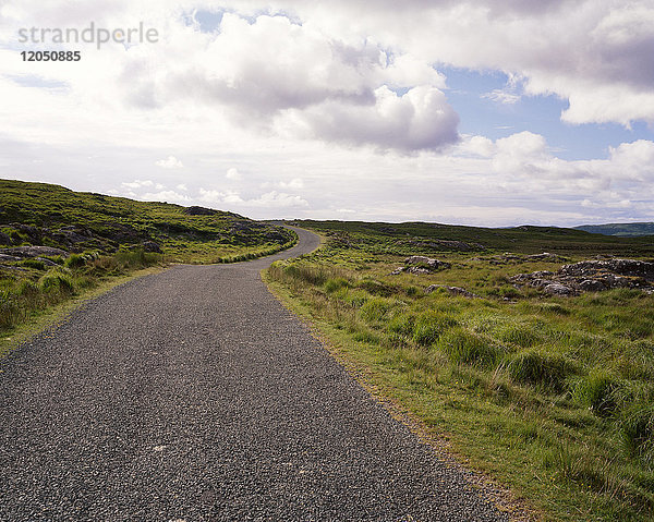 Straße auf dem Lande,  Connemara,  Irland