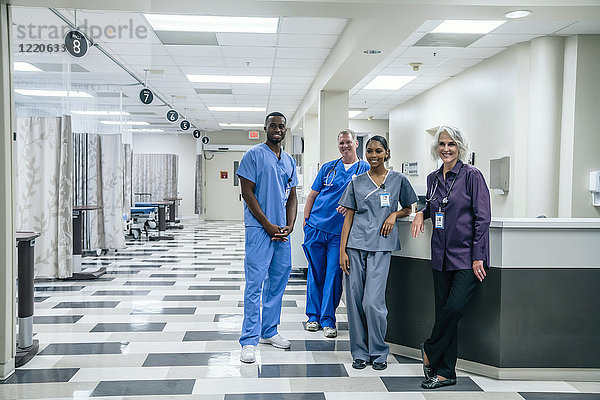 Porträt des medizinischen Teams im Krankenhaus