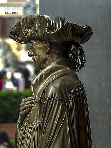 Italien,  Toskana,  Florenz,  verkleidete Figur vor der Uffizien-Galerie