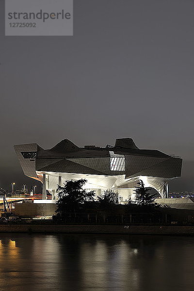 Frankreich,  Süd-Ost-Frankreich,  Lyon,  Musee des Confluences,  (Architekt Coop Himmel),  bei Nacht. Obligatorischer Kredit: Architekt Coop Himmel