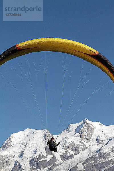 Diebstahl eines Gleitschirms über dem Mont Blanc. Frankreich.