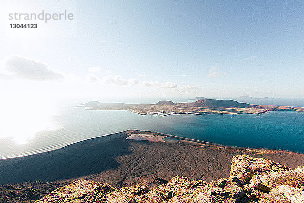Landschaftliche Ansicht der Insel Lanzarote gegen den Himmel