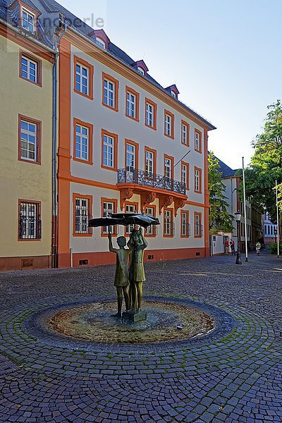 Maria-Ward-Schule und Drei-Mädchen-Brunnen,  Ballplatz,  Mainz,  Rheinland Pfalz,  Deutschland,  Europa