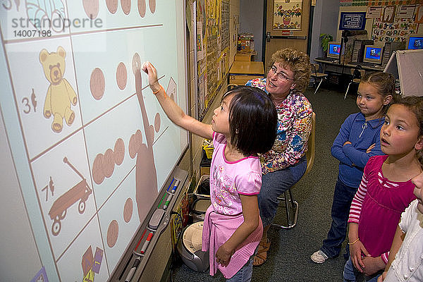 Kindergarten Students use an Interactive Whiteboard