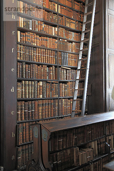 Irland,  Dublin,  Trinity College,  Alte Bibliothek,  The Long Room